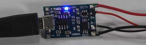 Модуль зарядки на TP4056. Светит синий светодиод - зарядка закончена.