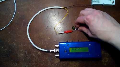 Проверка конденсатора измерительным прибором.